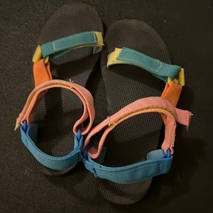 TEVA SANDALS SZ 8